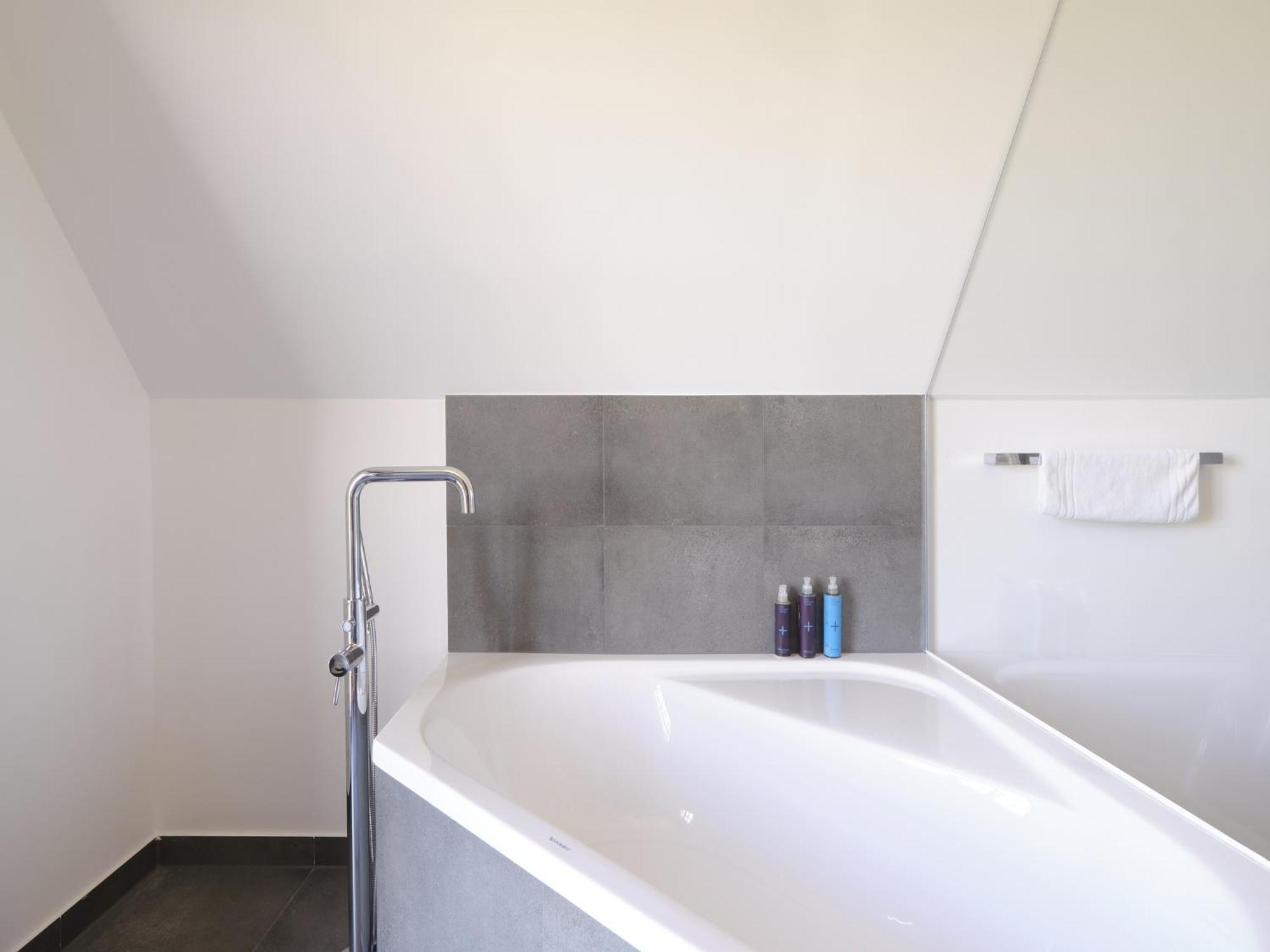 Reetland Am Meer - Luxusplus Reetdachvilla Mit 4 Schlafzimmern, Aussensauna, Loungebereich Und Kamin G07 Dranske Exterior foto